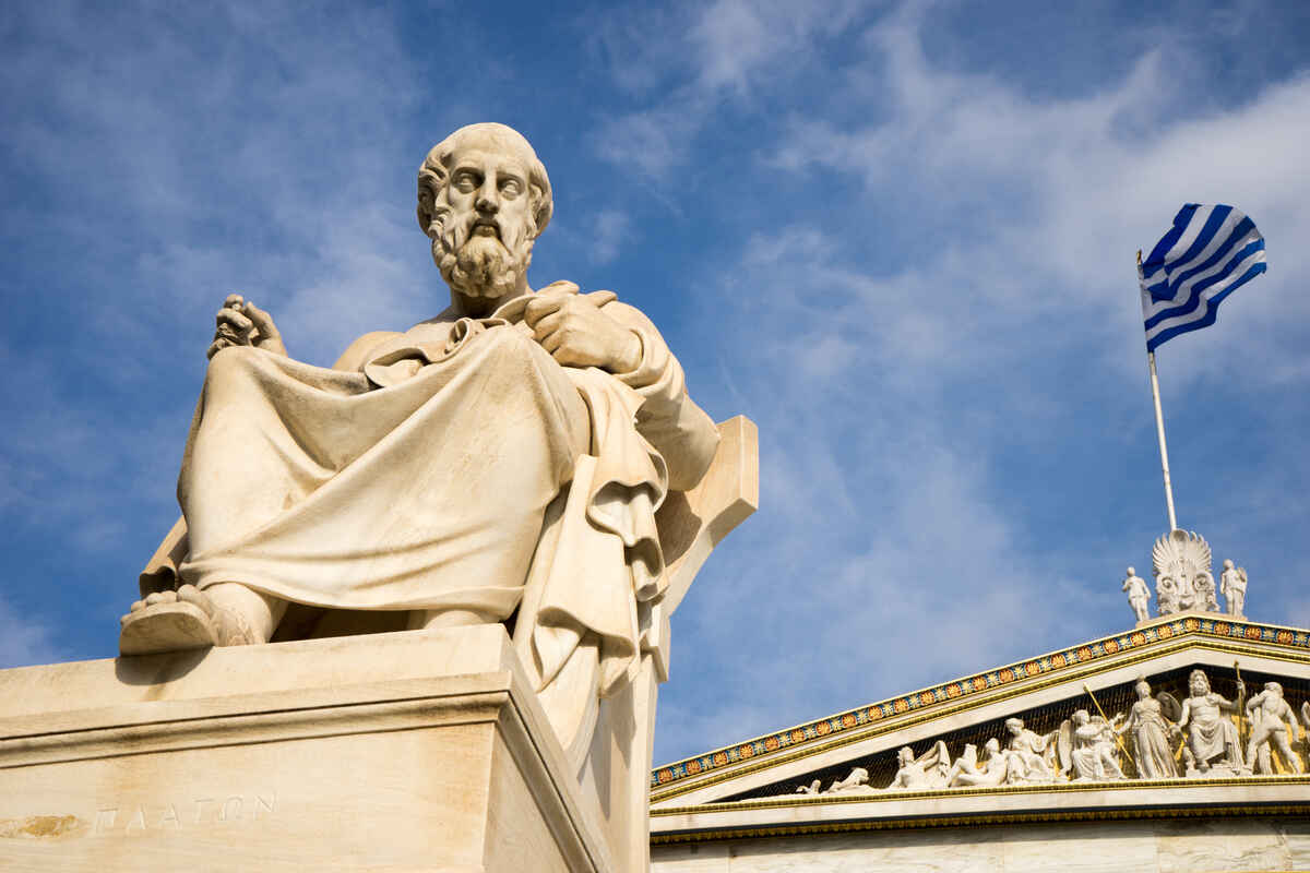 marble statue of the ancient greek philosopher platon